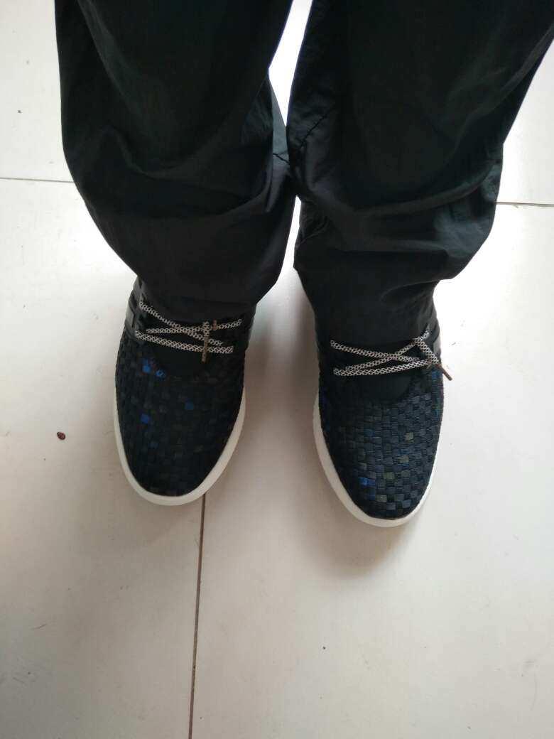 鞋子很舒服,物流神速,一如既往的支持!