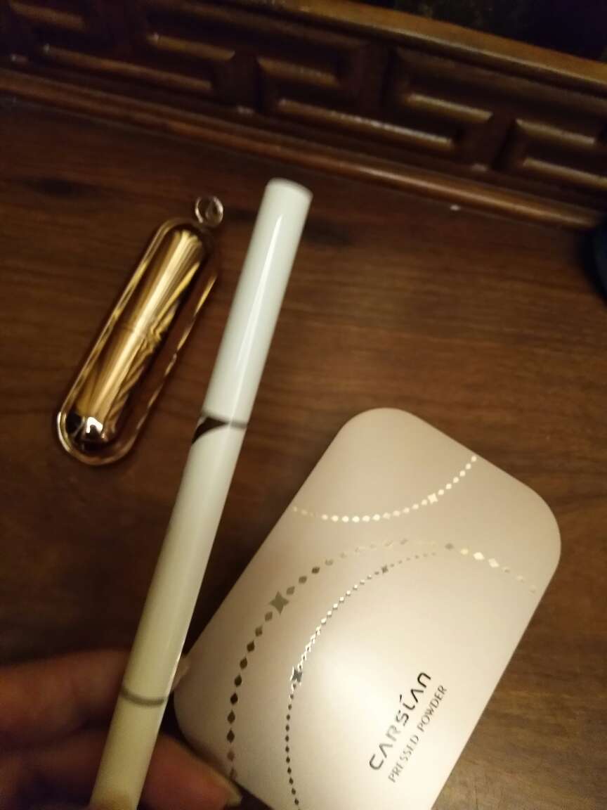 这款口红颜色很好,是我喜欢的颜色,而且比实体店的便宜,一直信赖大赞?