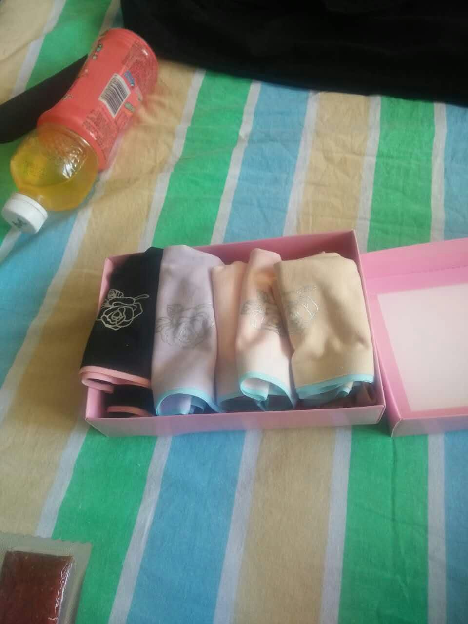 我女朋友挺喜欢的,她说大小刚好,还不错,谢谢送货员,我会一直关注商城的。