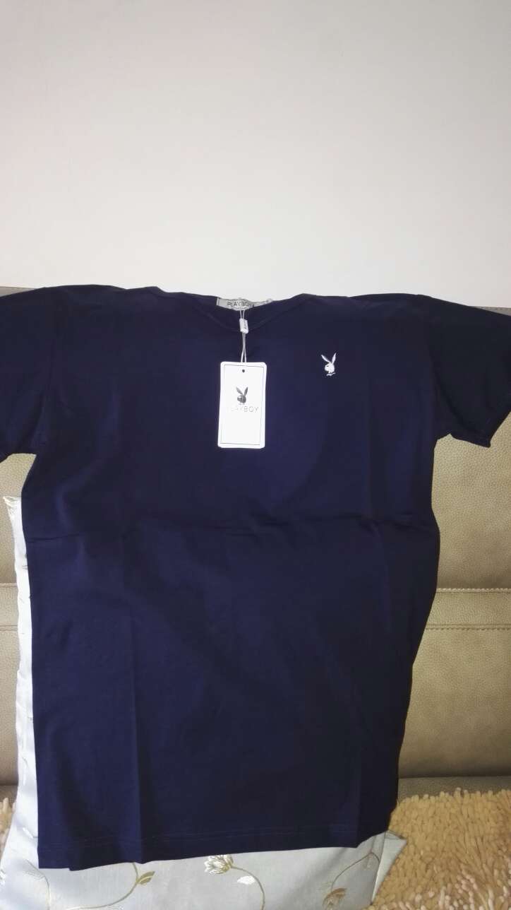 刚刚收到快递就是快。衣服面料不错,手感好好的。尺码刚好。很合身。
