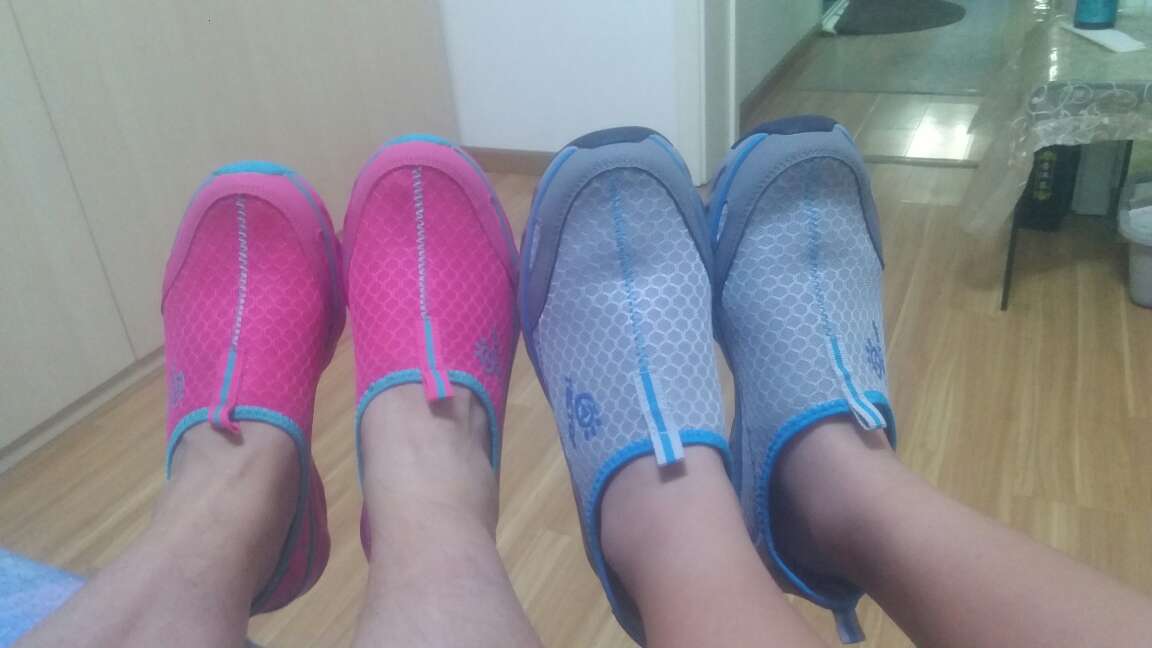 与老公情侣款,轻便舒适透气性好,适合旅游穿。