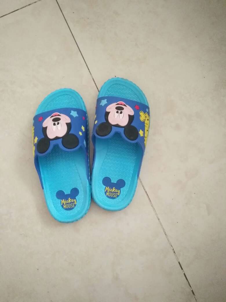 质量不错 就是孩子不喜欢穿鞋