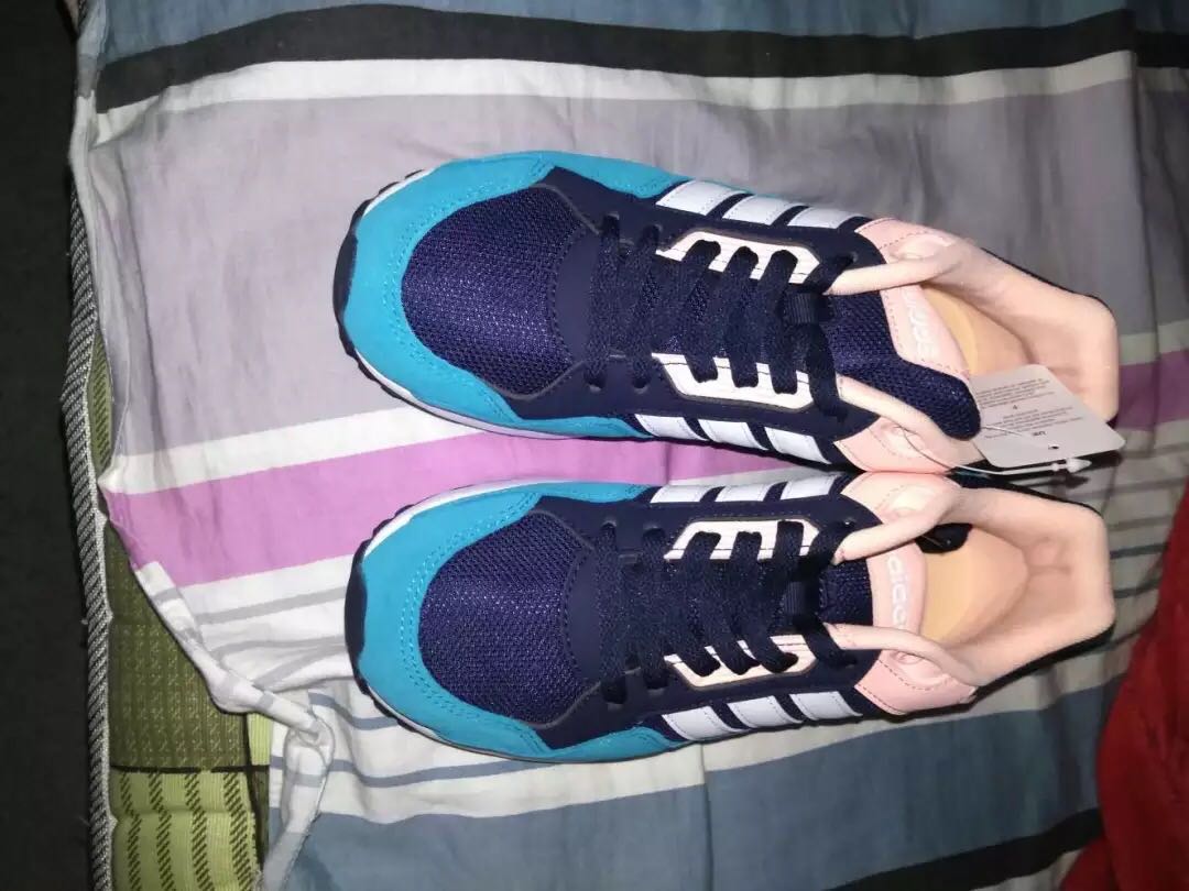 鞋子挺好的,是正品,穿着特别舒服。以后还会买,快递也很快