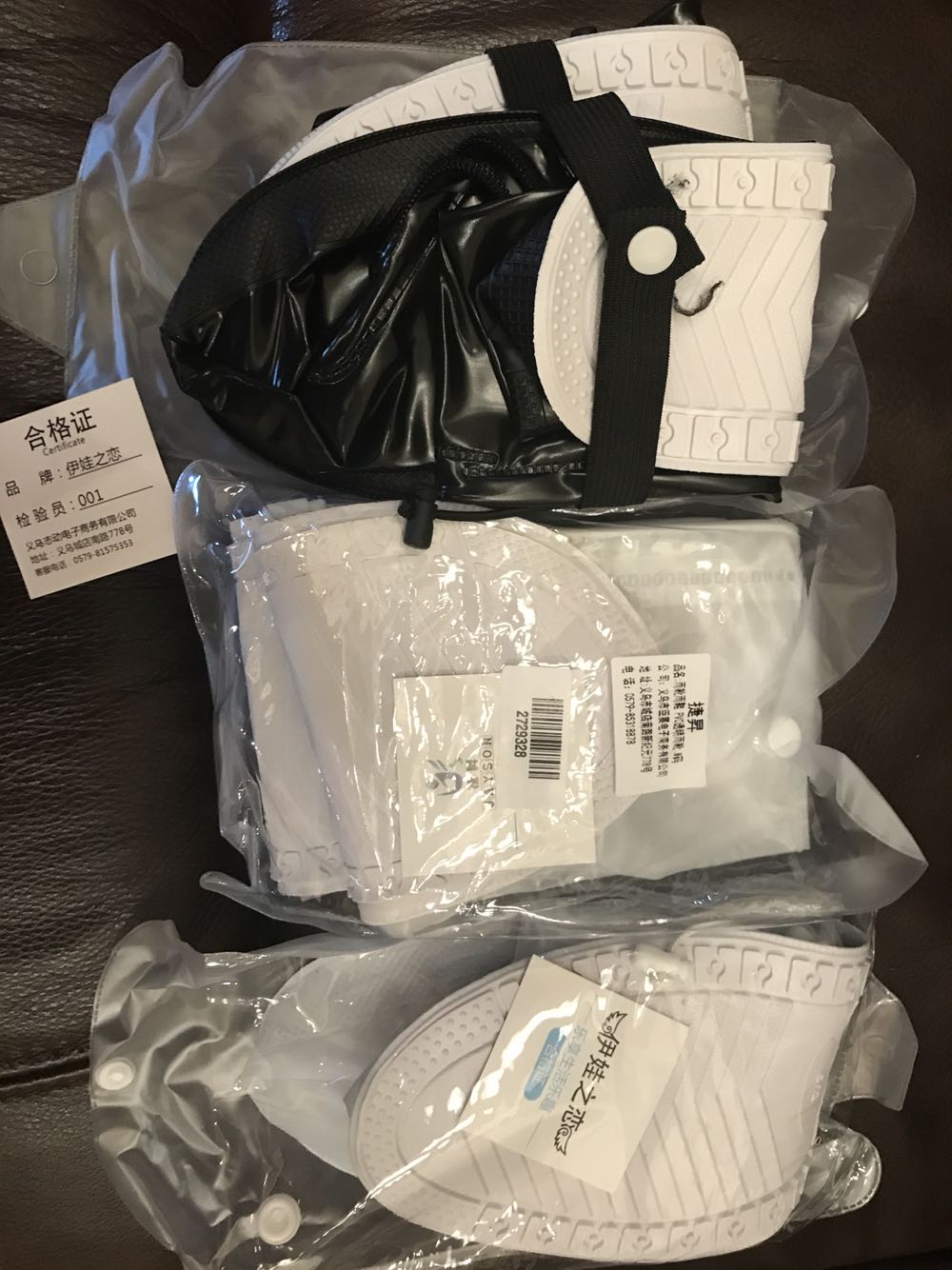 本人36的鞋,穿M号的鞋套非常合适!这是我买过的最合脚的鞋套!快递给力!推荐购买!
