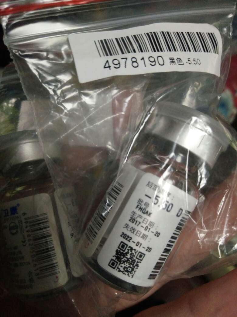 试戴后的感觉:滑片问题很严重,会出现美瞳镜片的图案阻挡视线的问题