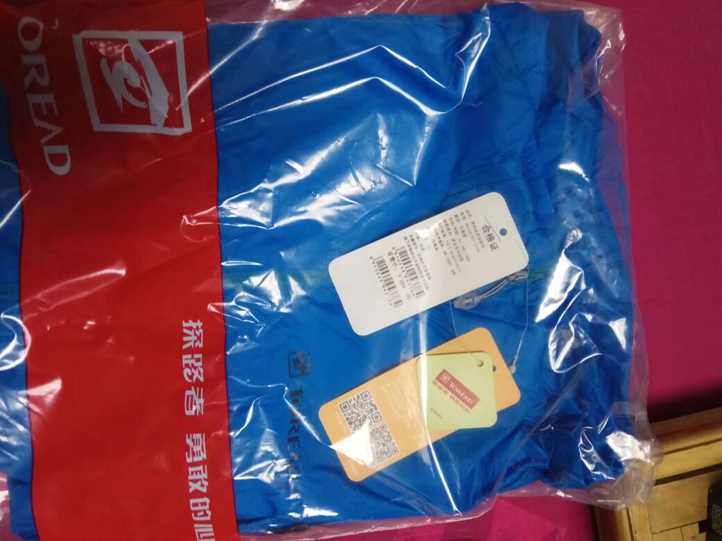 包装完整,摸上去手感不错。