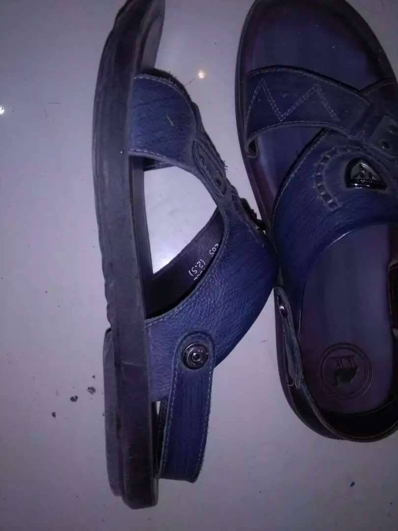 质量很好,码数比皮鞋小一码,建议买比球鞋皮革大一码。