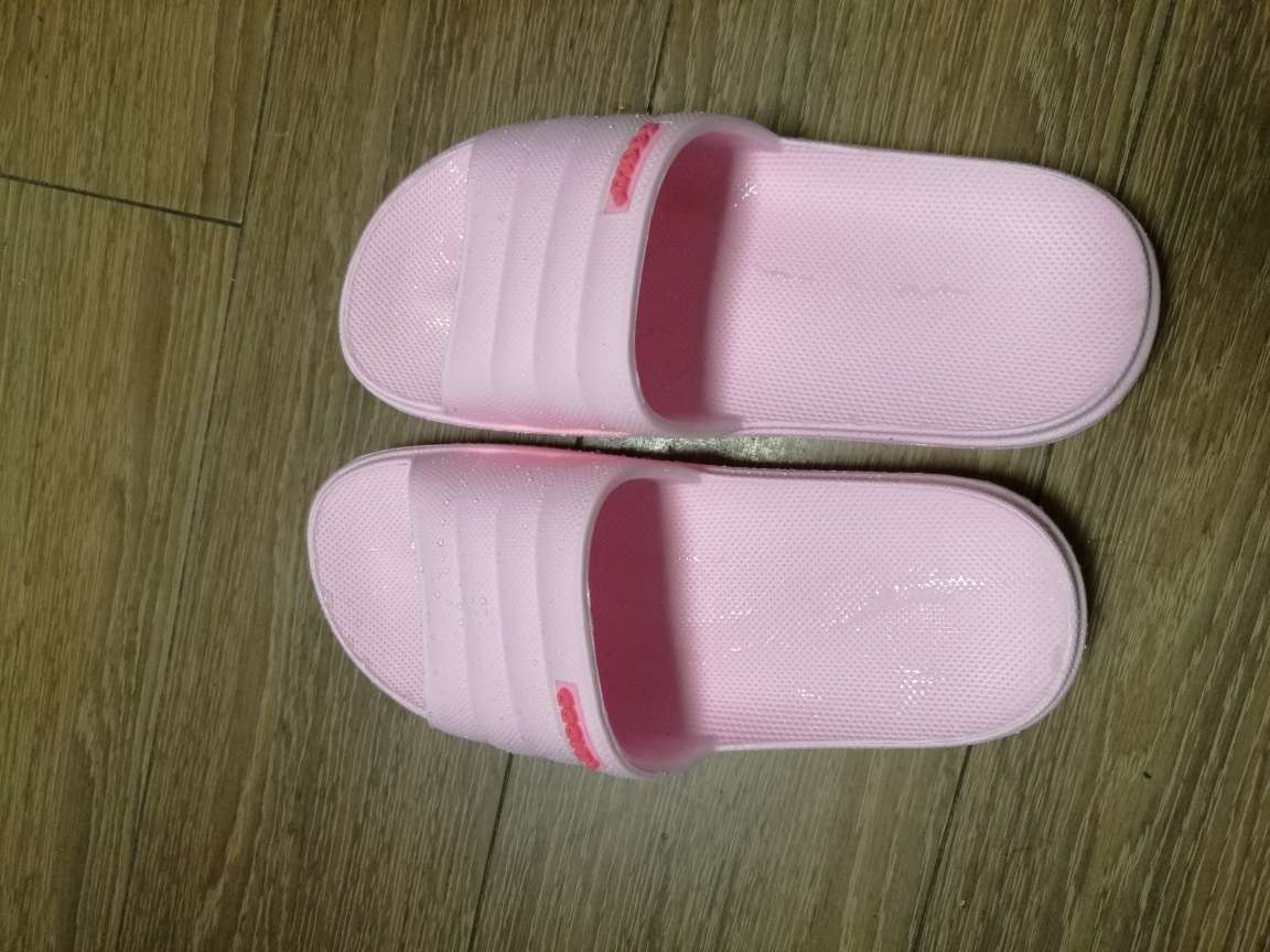 这拖鞋质量是真的好,小孩非常喜欢,自营送货快,服务棒,体验好,五星好评。