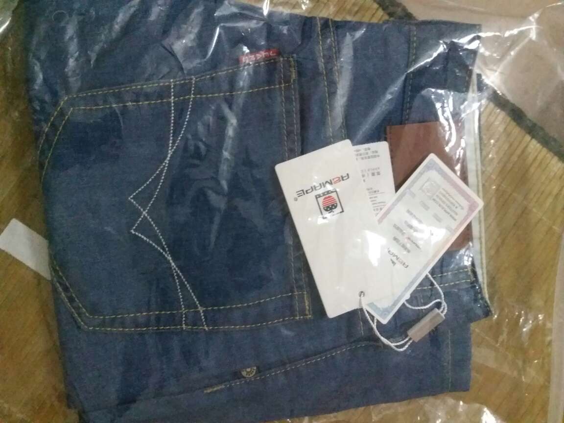 这裤子感觉不像真的苹果牛仔裤,质量一般般,布料也一般般,做工也是一般般