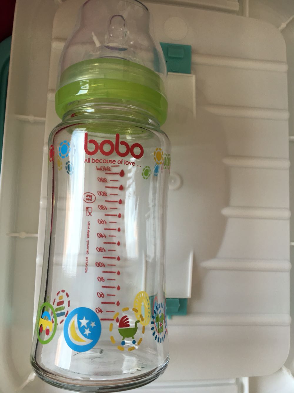 乐宝的奶瓶收到240ml,质量不错,绿色,送货速度很快,服务态度很好!信赖