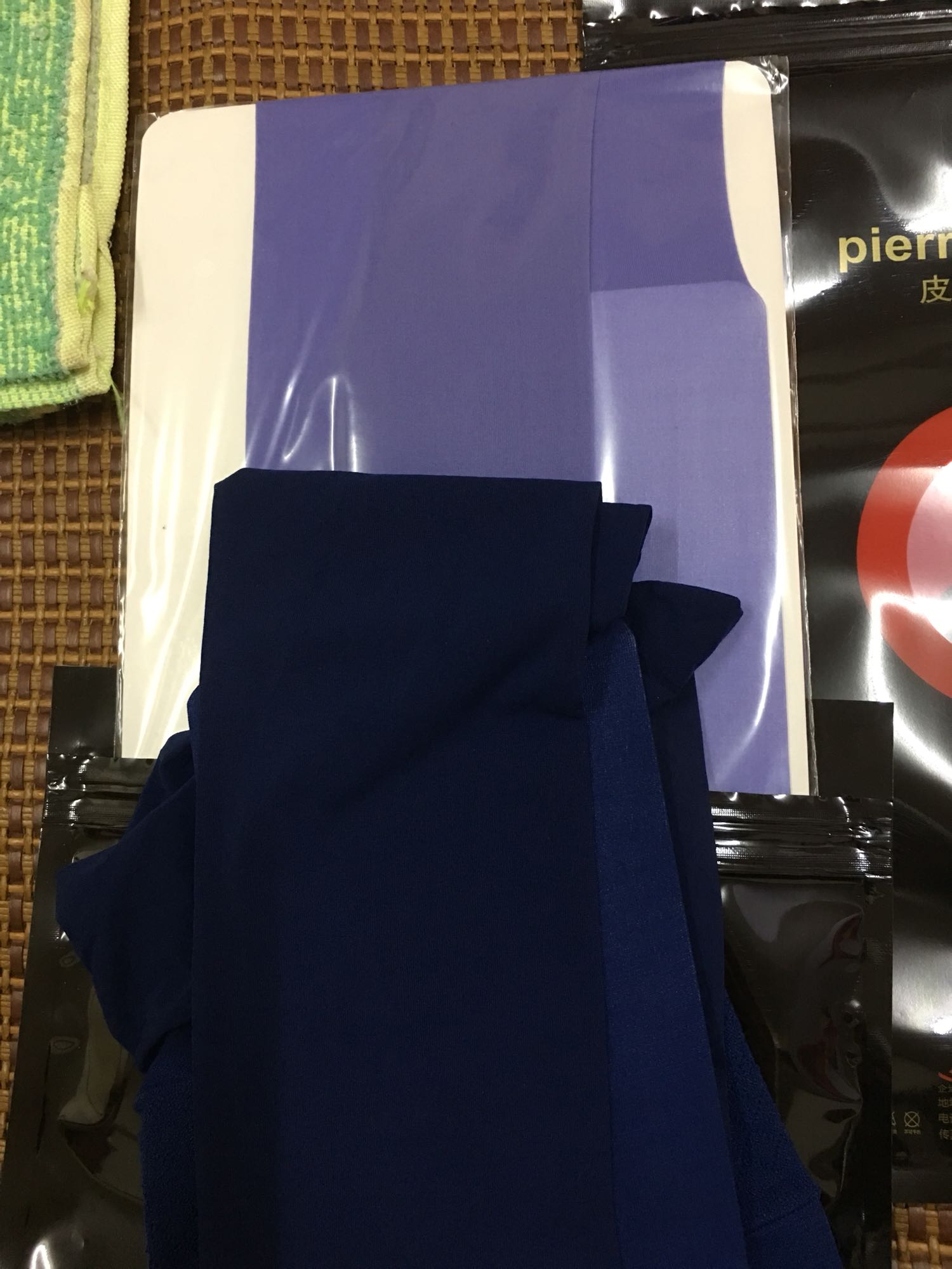 材质很好,值工精良,颜色很正,弹性也不错,物流也很赞,全五星