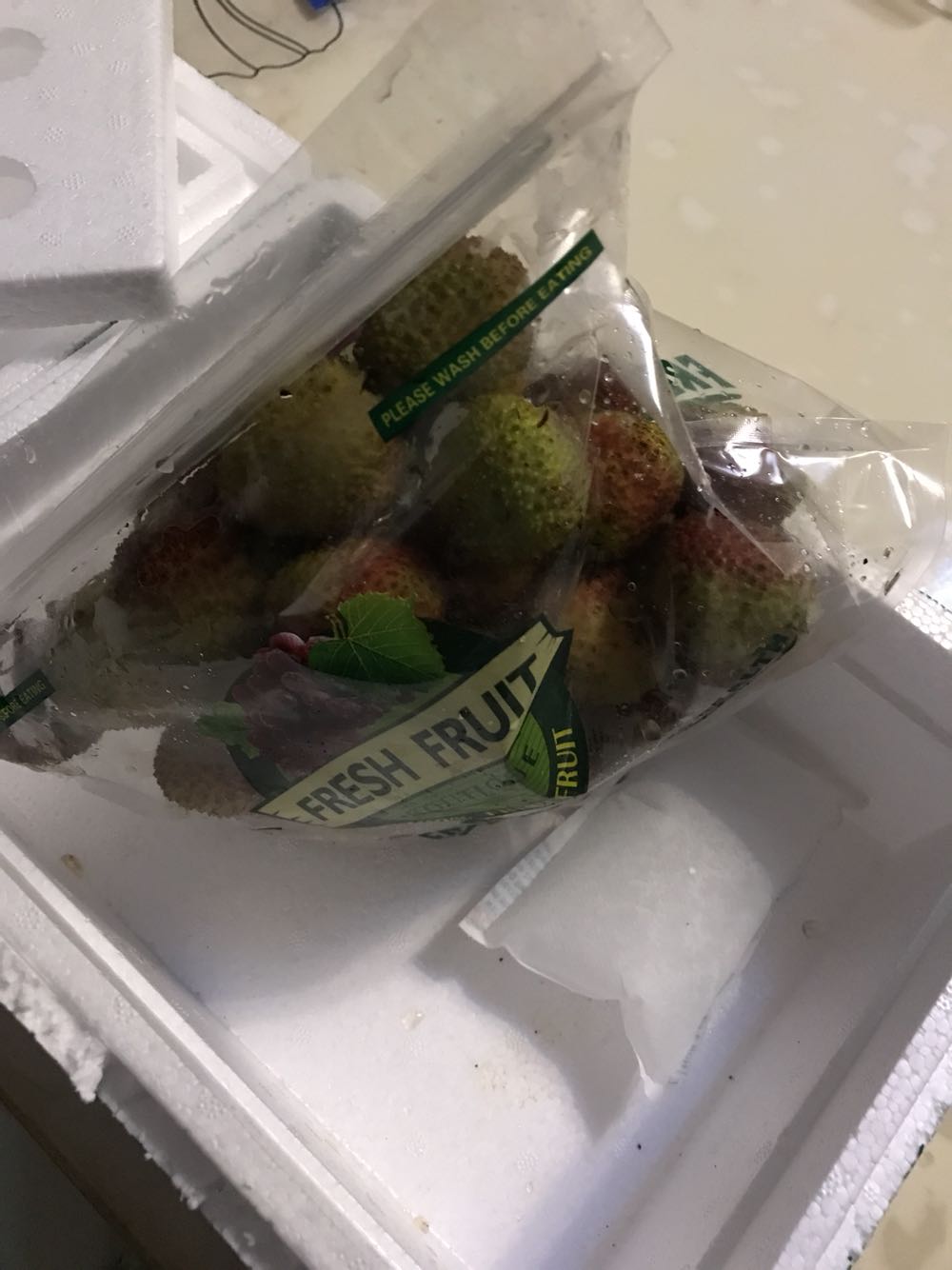 包装很好,,荔枝新鲜,大颗,很甜,