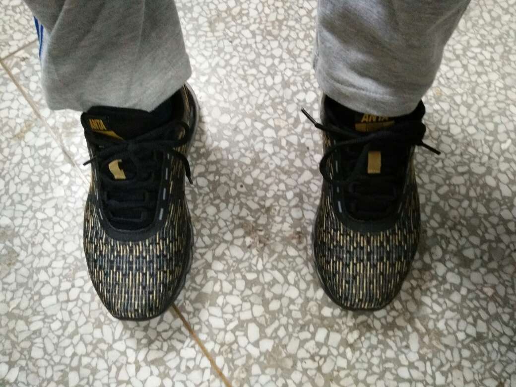 很合适,走起来有感觉。跑步也很舒服。打球也可以穿。是一款不可多得的宝靴。让人欲罢不能。。
