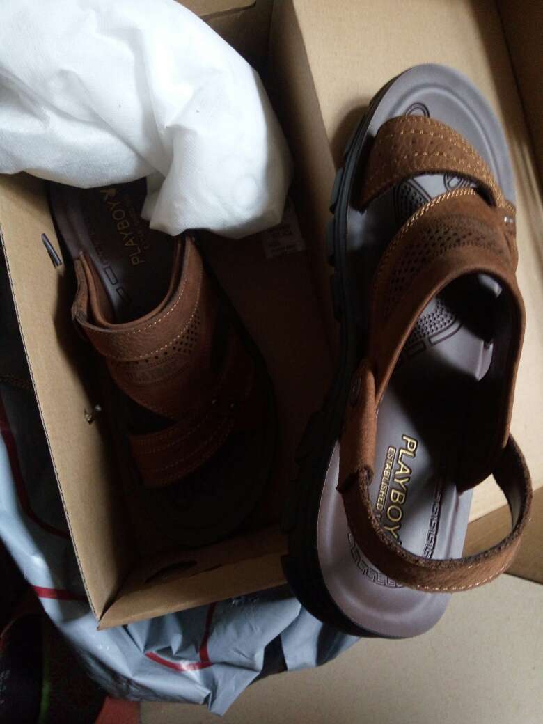 鞋子挺好的,看着是真皮,穿着挺舒服。