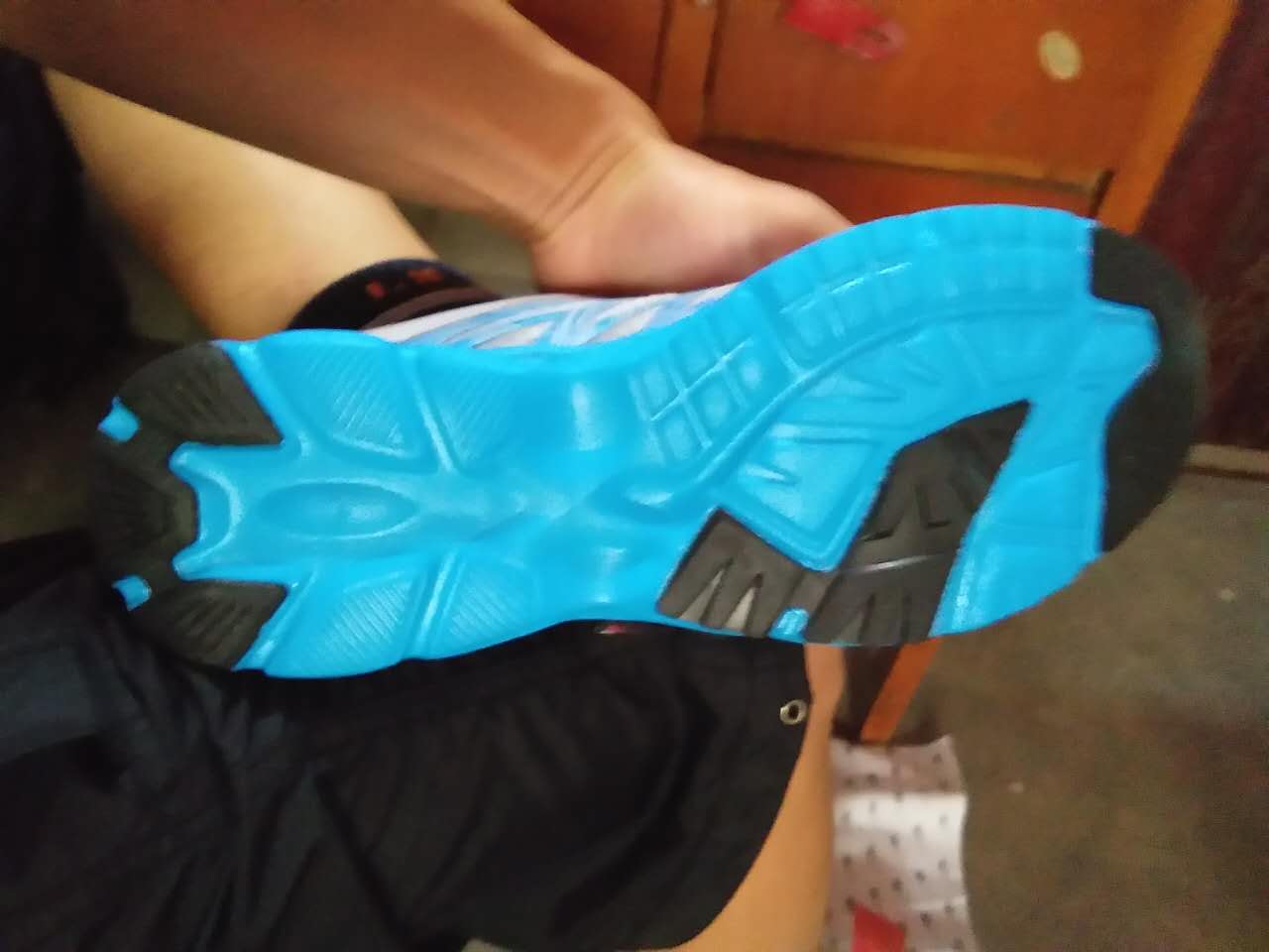 透气,鞋很轻