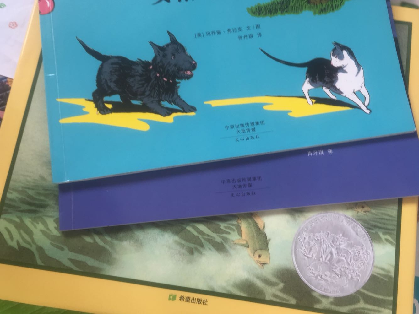 618搞活动,终于可以把喜欢的书入手了,希望经常搞图书的活动。这些书都是在买的不错,书的质量很好,而且内容很生动,给宝宝囤起来。现在书基本都是在买了,嘿嘿,喜欢的书已放进购物车,等待下次活动,买买买