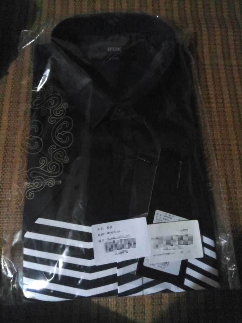衣服不错,穿着合适。。。