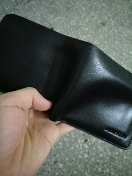 一百多的东西不指望有多好,钱包看起来很廉价