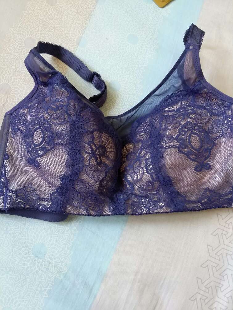 这款内衣穿上非常舒服,特别轻薄透气,前面还有一块纱,能很好的防止走光哟。。。