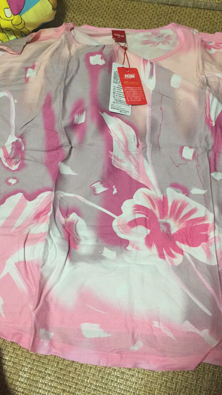 衣服还可以,但不含棉,不知道舒服不舒服