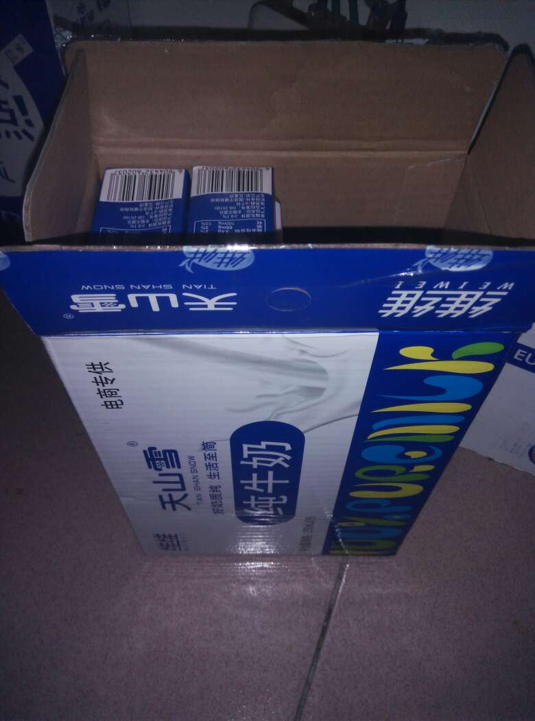 **很给力,牛奶也很浓,我买来做酸奶的,完美