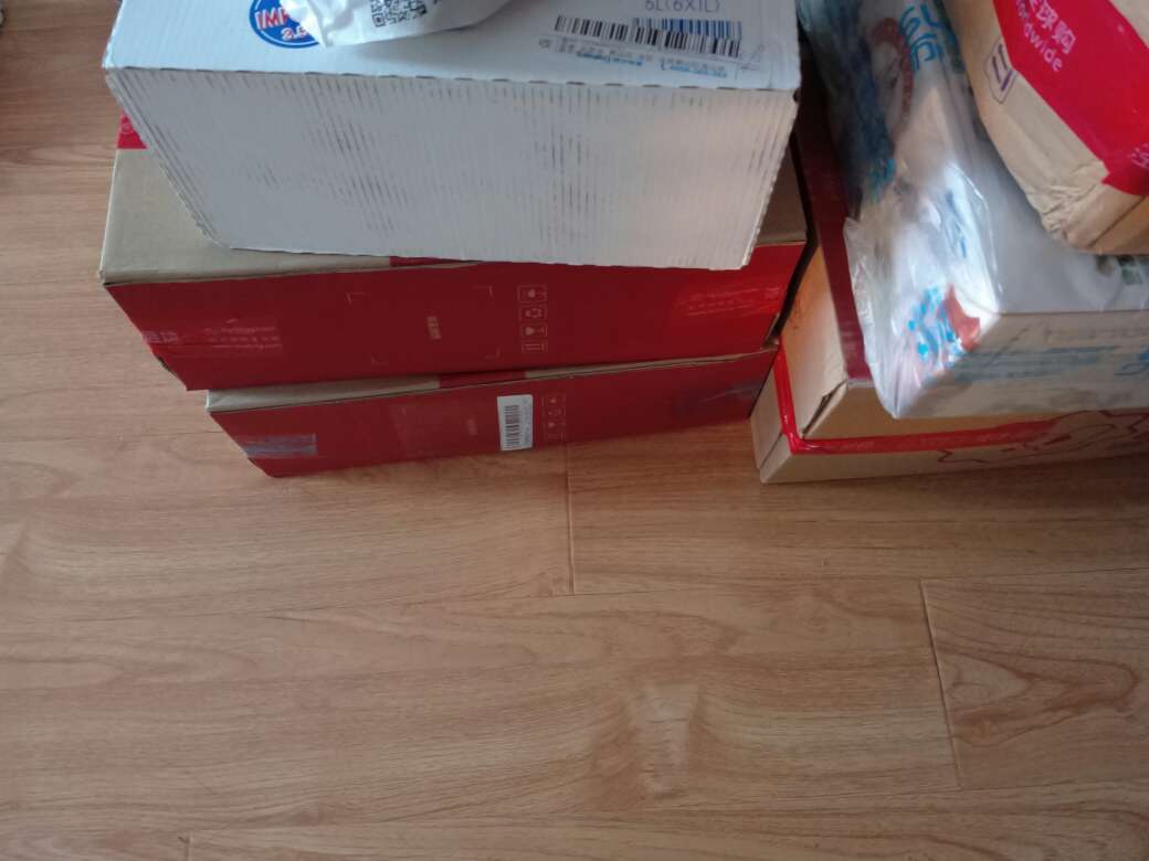 商城就是牛,特别快,还很好,快递员素质好。棒棒哒