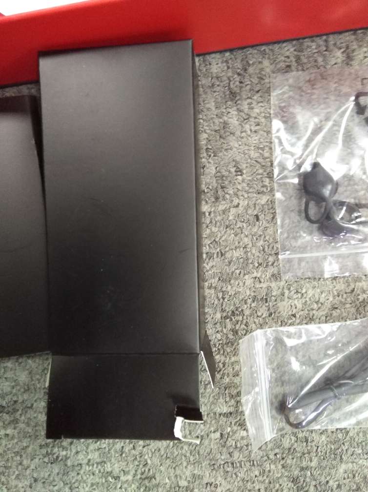 做工挺好,声音能接受,若在嘈杂的环境使用时,音量再大一点就更好了。