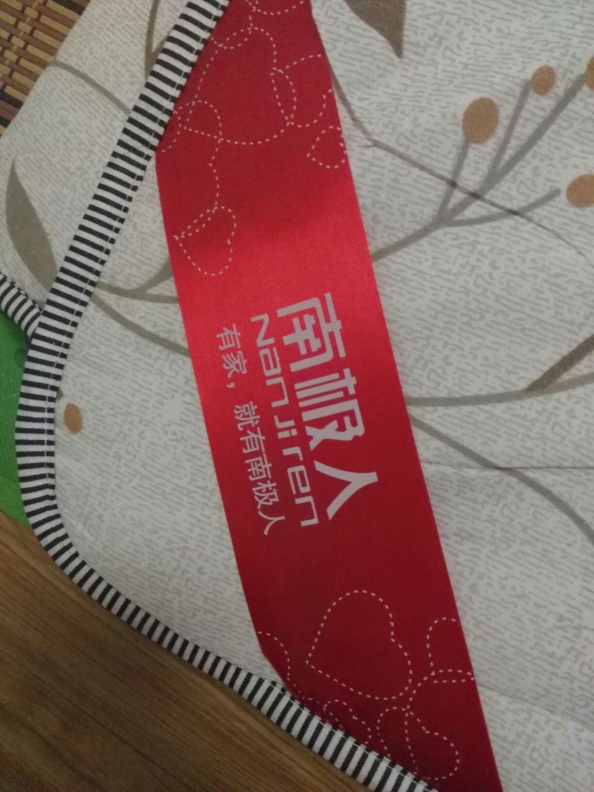 做工精细,薄厚适中,已经用上了,正好放在塔塔米上面。