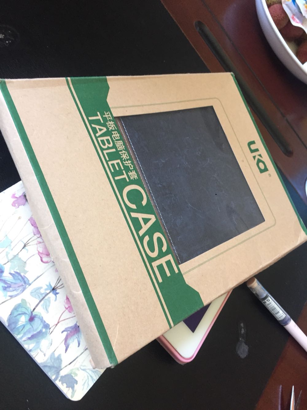 和朋友一起凑单买的~ 我买的红色,他们嫌丑,我觉得蛮简约的~ 质量一般,值贰伍G