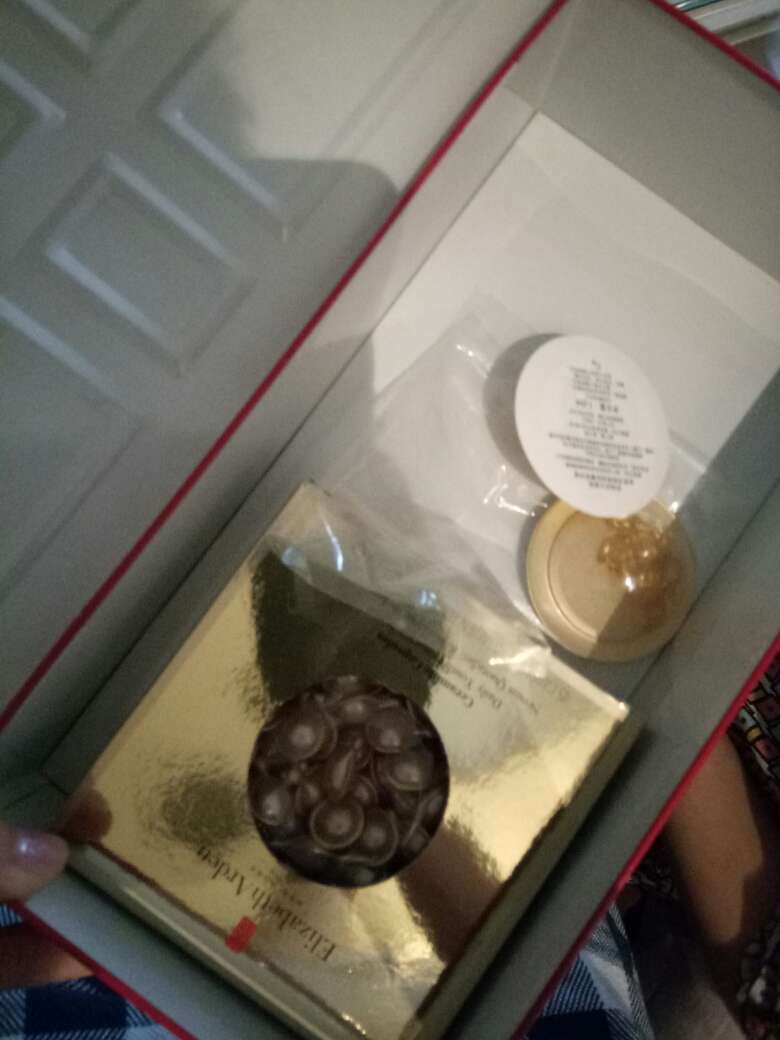 意外惊喜尽然是红色的铁皮盒子,可以收纳作用,360买了两份减200很划算!