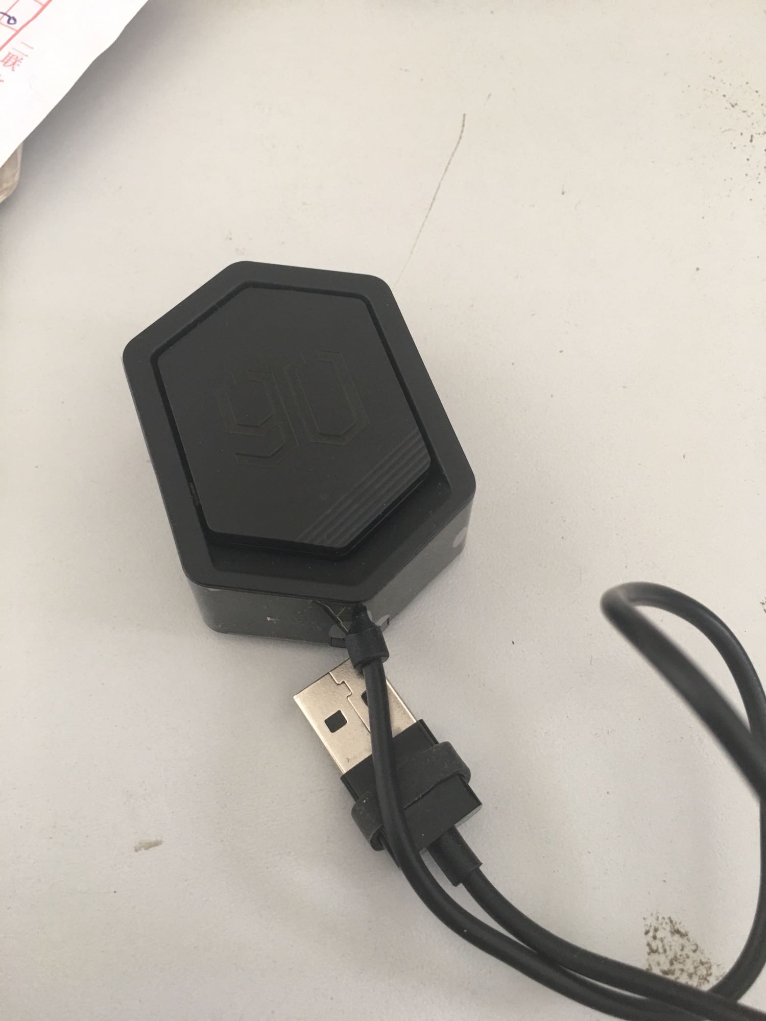什么鬼,芯片一直不能用!给客服打电话告诉我这么那么弄,反复弄还是不行!质量太差劲了,当普通鞋子出去吧,这价格确实过分了。蓝牙就找不到芯片