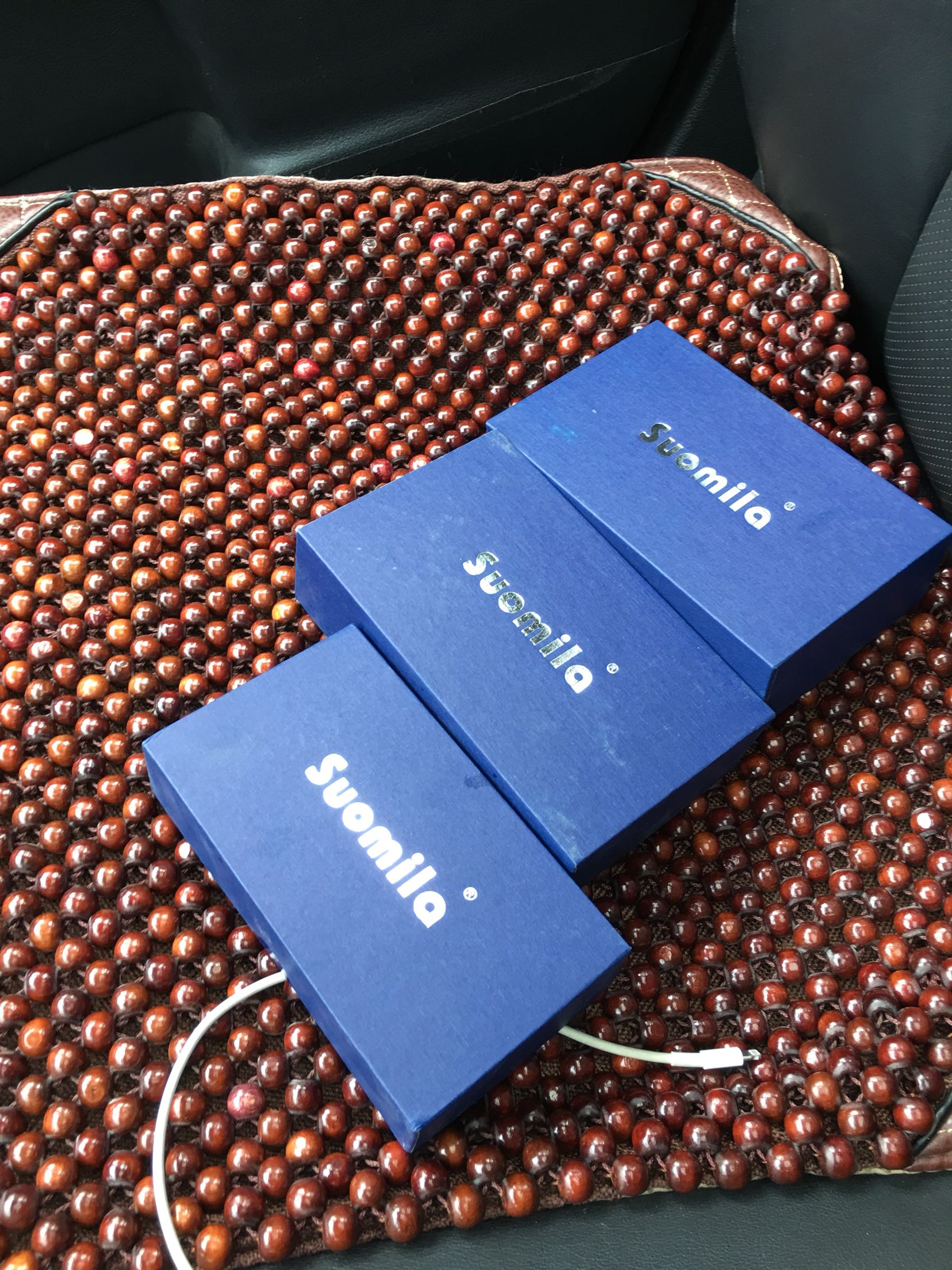 做工确实好,看着就不便宜,具体质量好不好还得用一段时间才知道。还有宽度看着没有2厘米,也就1.5厘米