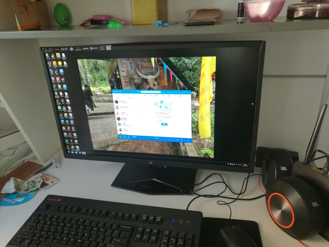 6.15抢购到,七折非常实惠,完美屏无坏点,漏光就是那样,其他设置太复杂,不会调节,总之还算满意,感谢JD