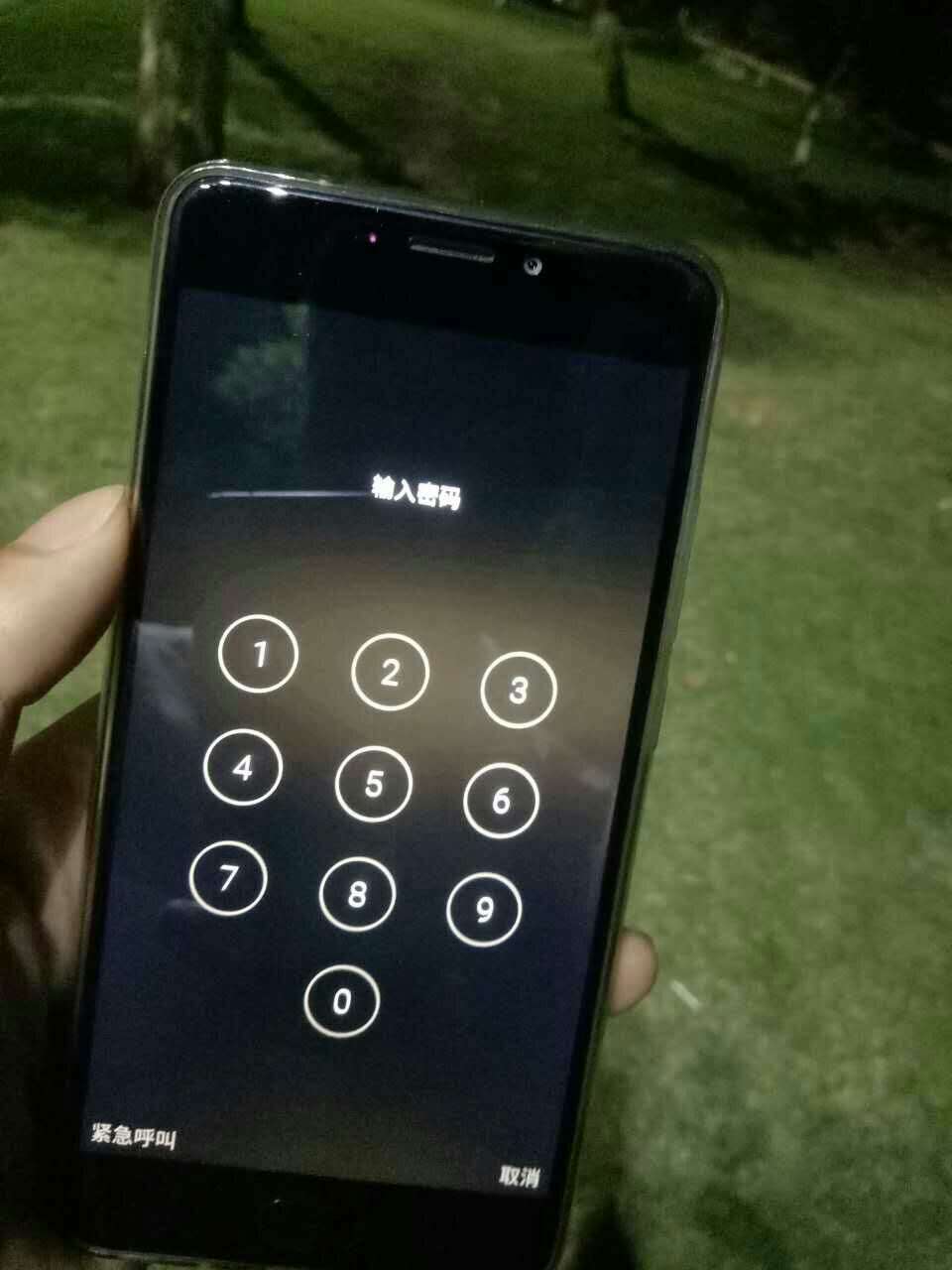 有点后悔。手机不玩游戏什么都可以,进王者荣耀卡出翔!玩的时候不是很卡,但是随时都是100+毫秒的延迟!屏幕也有问题,锁屏界面屏幕底色有明显色斑,一层一层的!发现晚了,退不了货了。