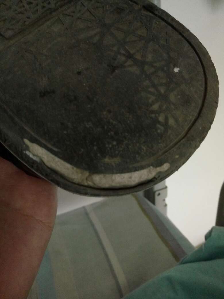 我刚收到货,鞋底就是破的!只是当时忘了评价了!