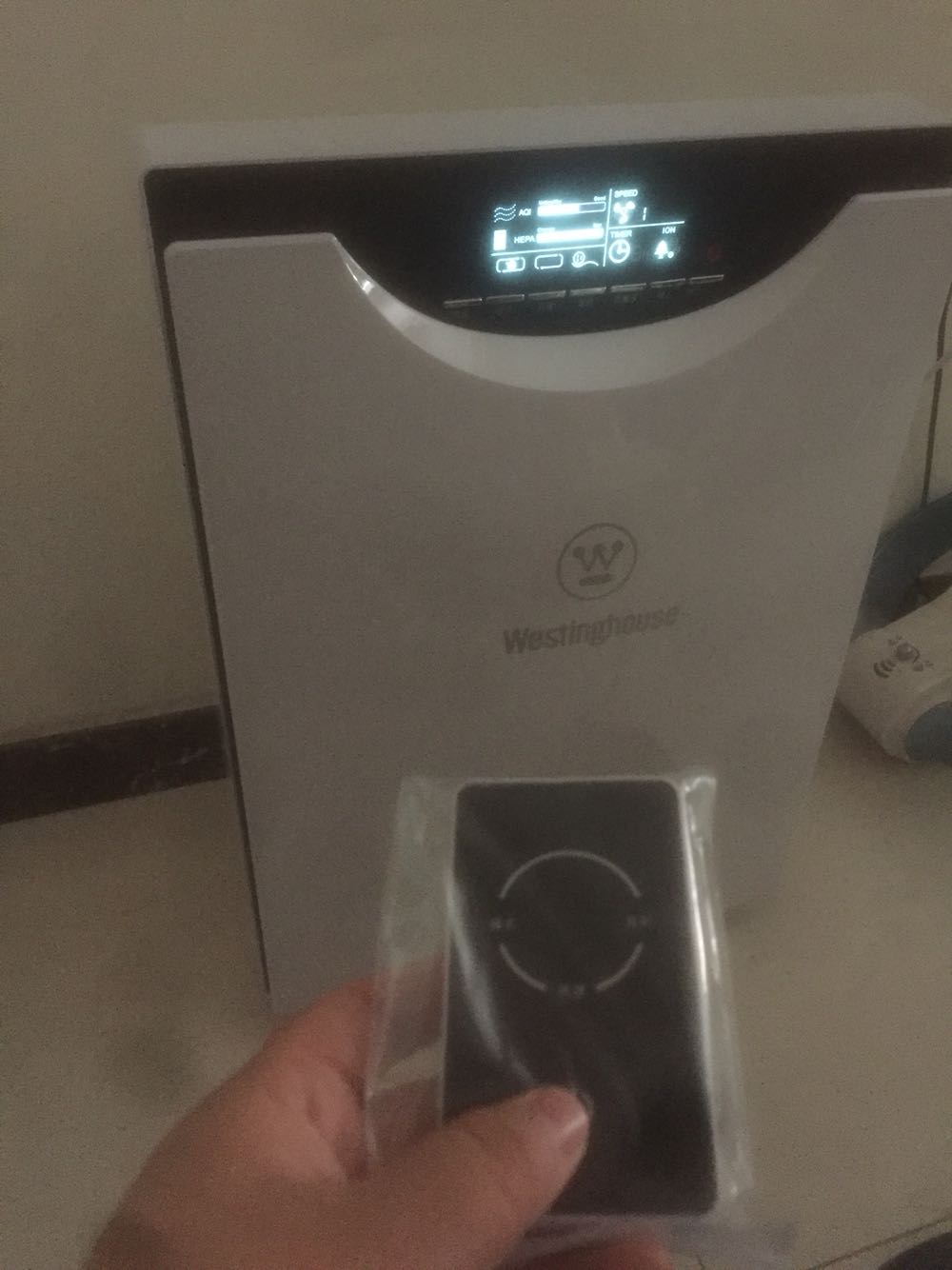 朋友家有小孩,买的这个牌子,正好家里刚装完修,果断入手,操作简单,打算再入手一台加湿器!