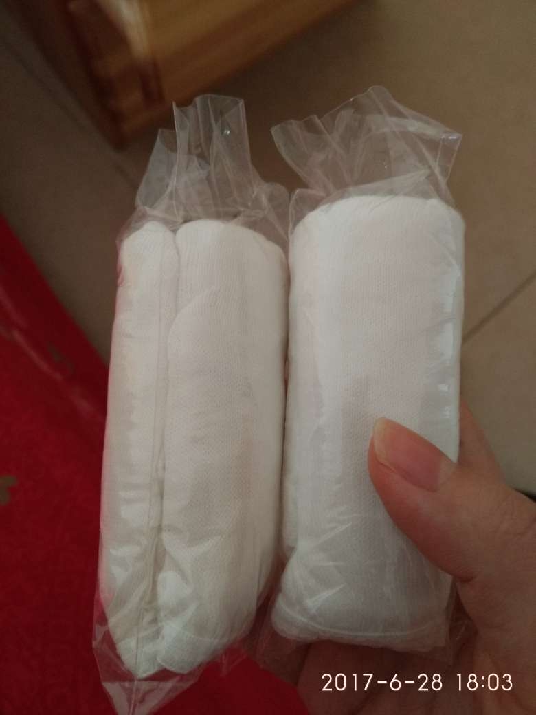 每一个都是独立包装,是纯棉的,买来感觉很轻薄,我没有当一次性的用,还是当平时内裤用,夏天穿轻薄透气,晚上写,白天就干了,很舒服啊。去年冬天也是买这种穿,质量不错