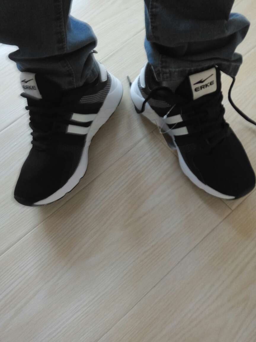 鞋不错,一直很信赖,特别感谢快递员,非常贴心,送到家,很热心的!鞋总体来说不错!达到了我的预期,美中不足的是做工再细一些,我想会更好!