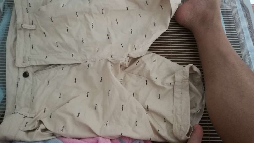 款式很时尚,刚开始买大了点,退换货很快。