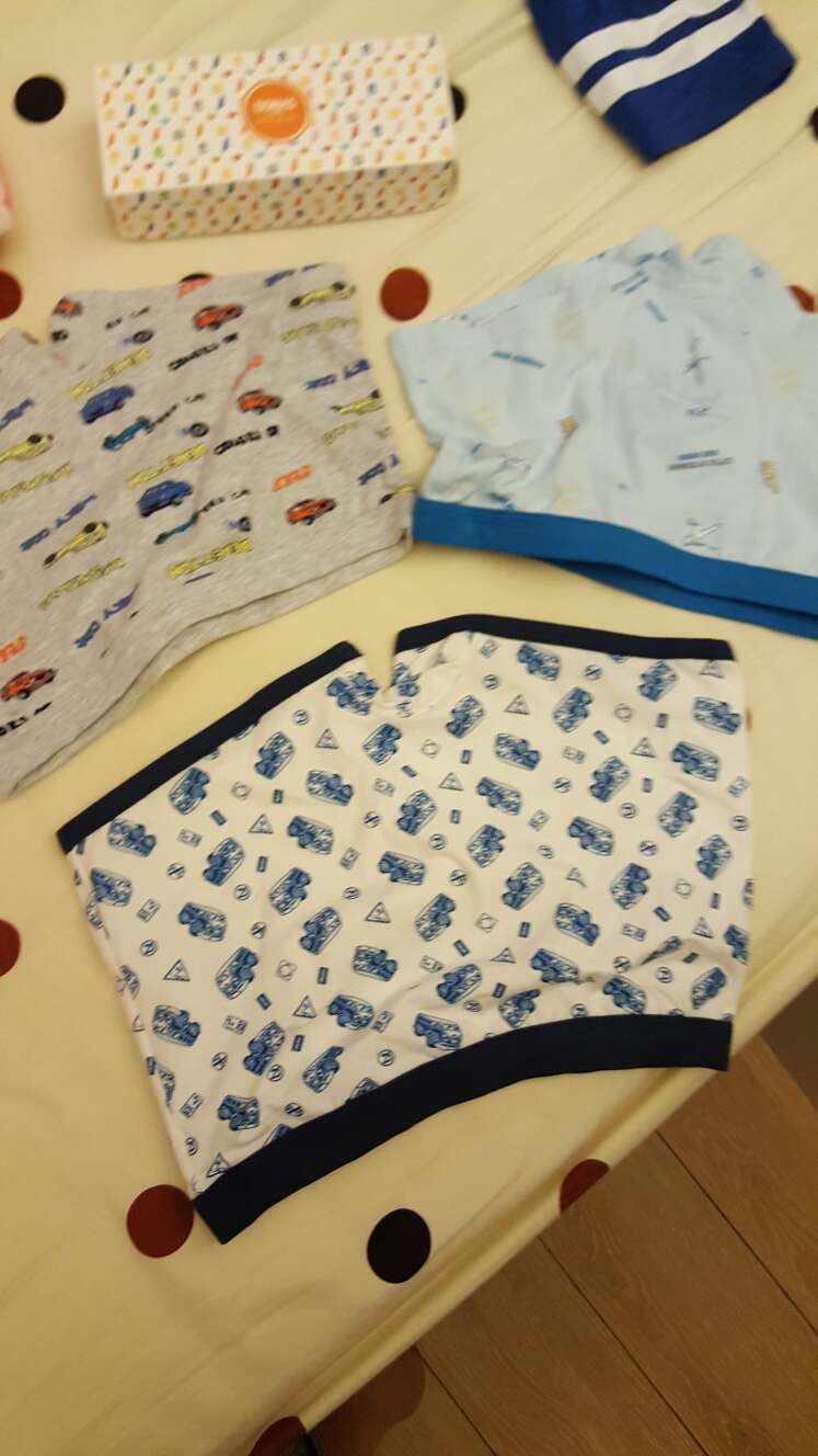 内裤很不错,质量好舒服,纯棉...............