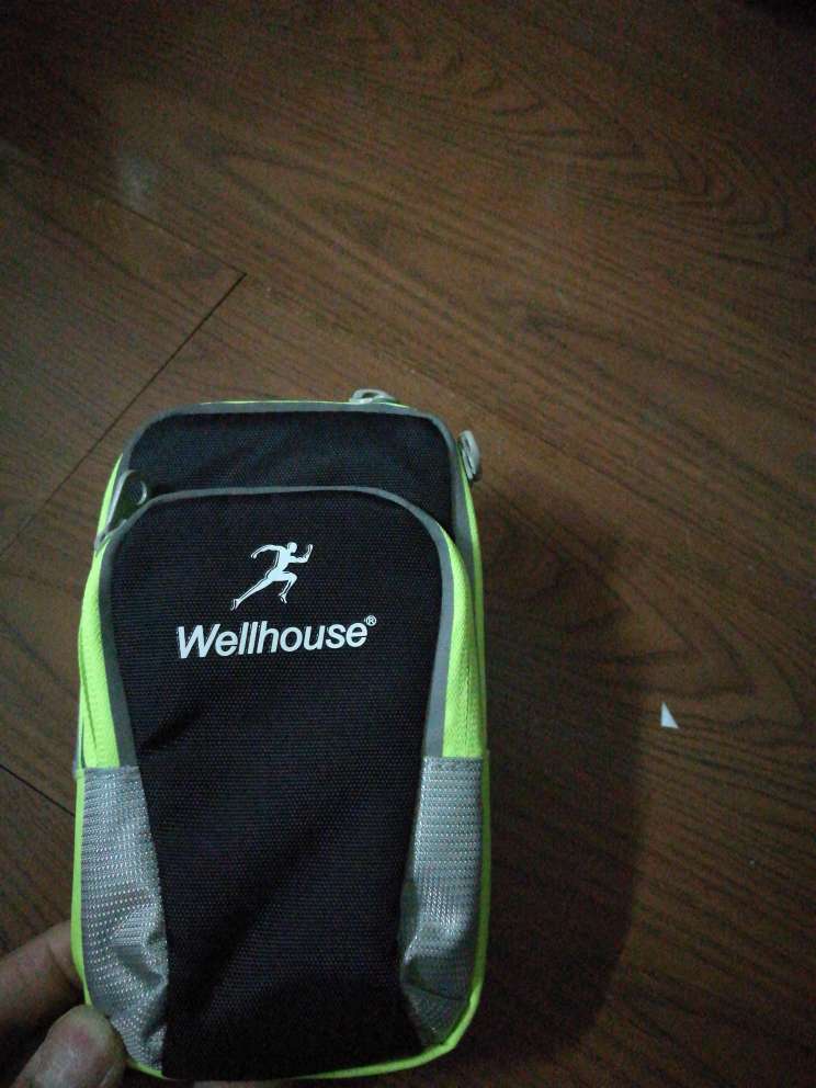 外观好看大方,符合心里预期,就是不知道使用过程中会出现什么