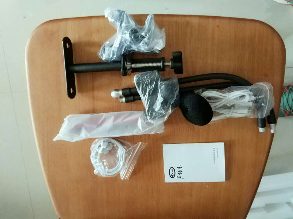 音质不错,有点ktv的意思,还可以的。个人感觉还行,价格实惠,哈哈。物流是牛逼耶。真是快,习惯在上买东西,效率就是高,点赞!