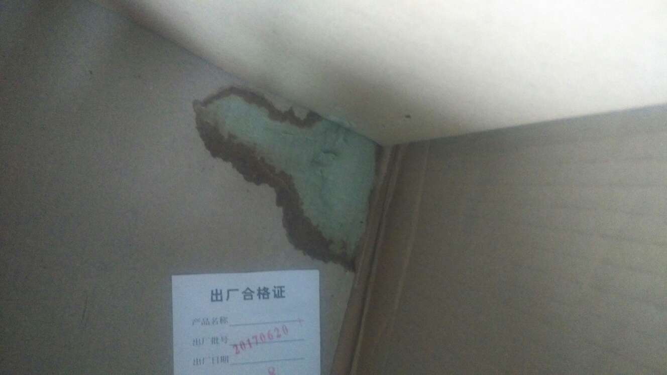 漏的还有半瓶,为啥瓶子没有密封,一拧就开了