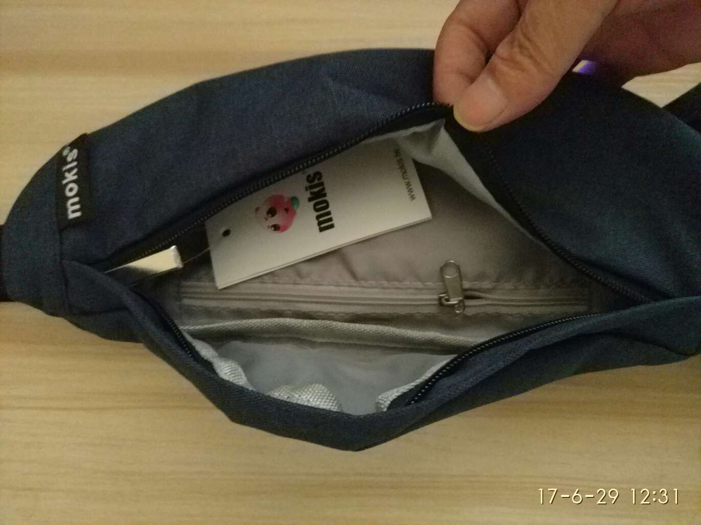大小还行,只是材质不是想象的,但也能用,值这个价!至于楼上提到的带子太长,的确是,最好加个环!