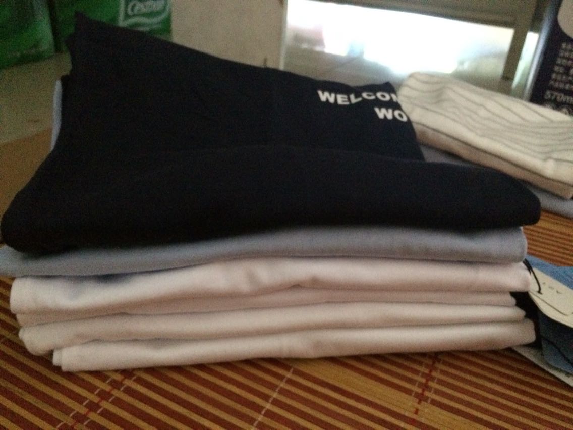 衣服质量超级棒!面料很舒服!比实体店划算很多!下次一定还会再来的!很喜欢!很喜欢!很喜欢!