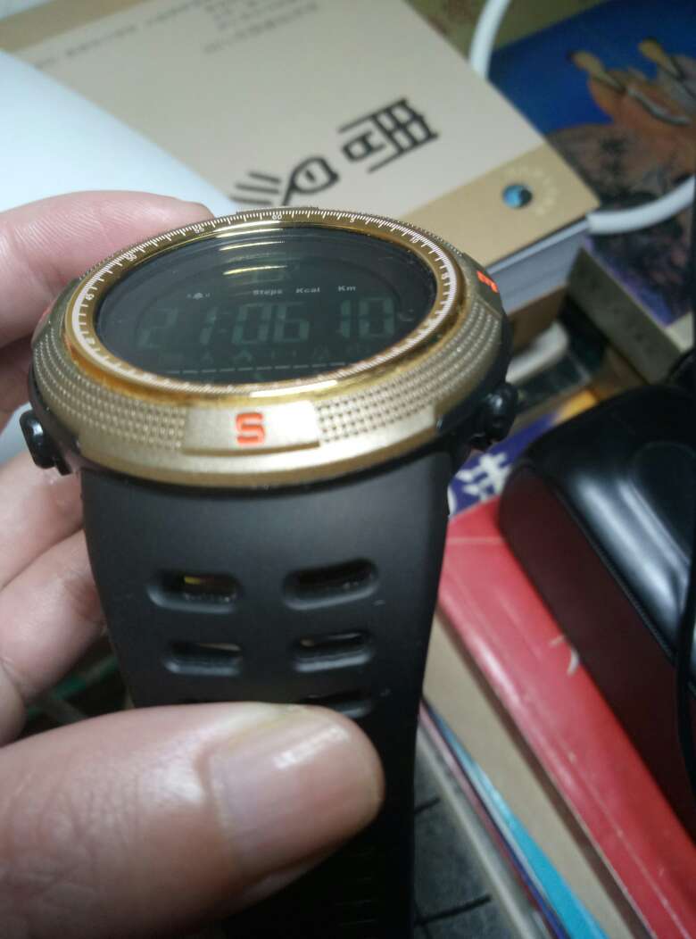 这几天让老爷子戴着试试了,就是app 很不稳定,其他还好