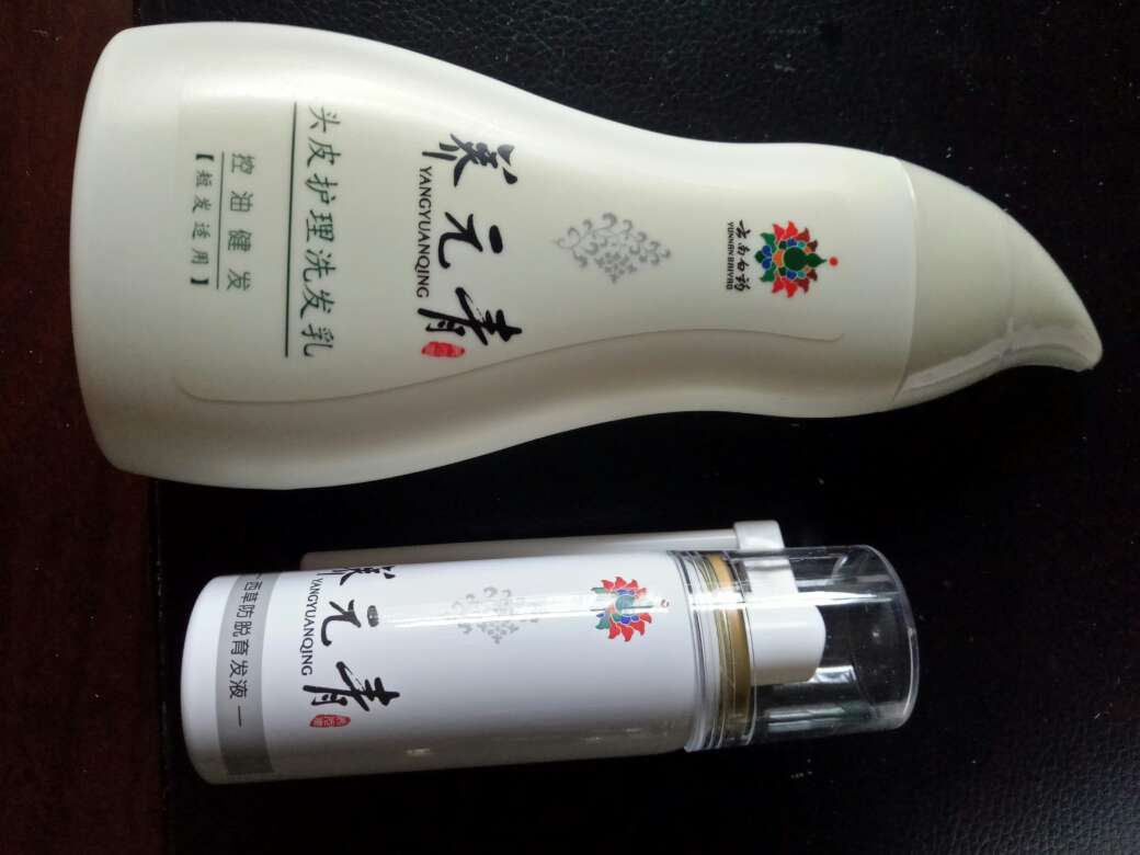 赠品很精致,乌黑亮泽洗发乳!