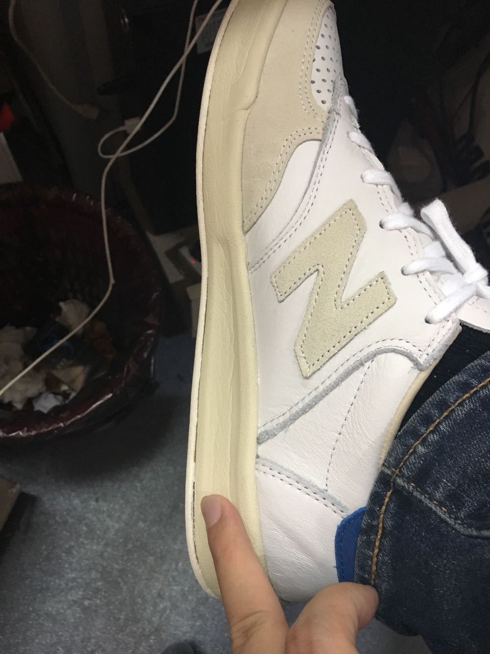 新鞋子到啦 感觉还不错 穿起来很舒服 可是有点瑕疵 不影响