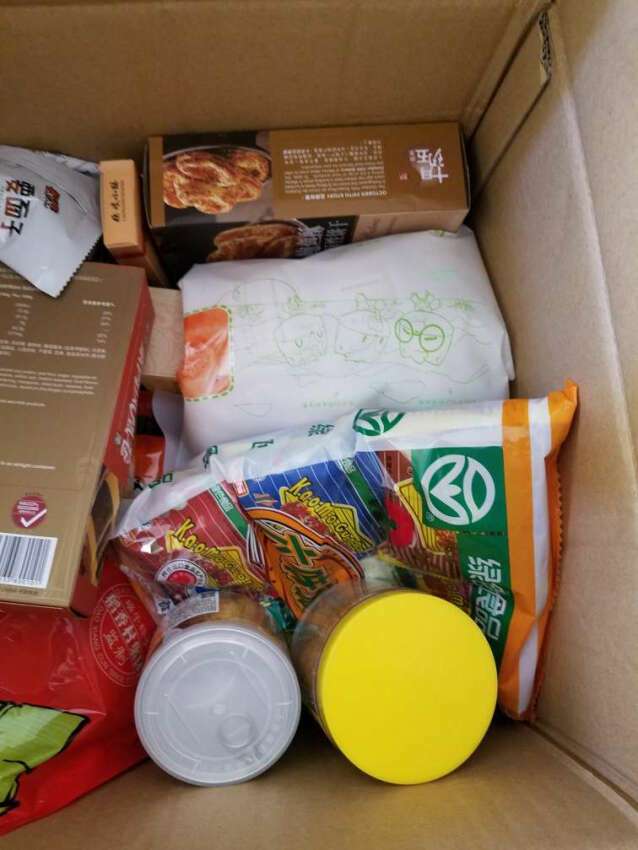 味道一般,这次快递真是太差了,虽然618货多,但也不是直接把东西扔自提点电话短信都没一个的理由,我还专门调了一天*在家领包裹呢!别的快递员上午不在下午还给再送。