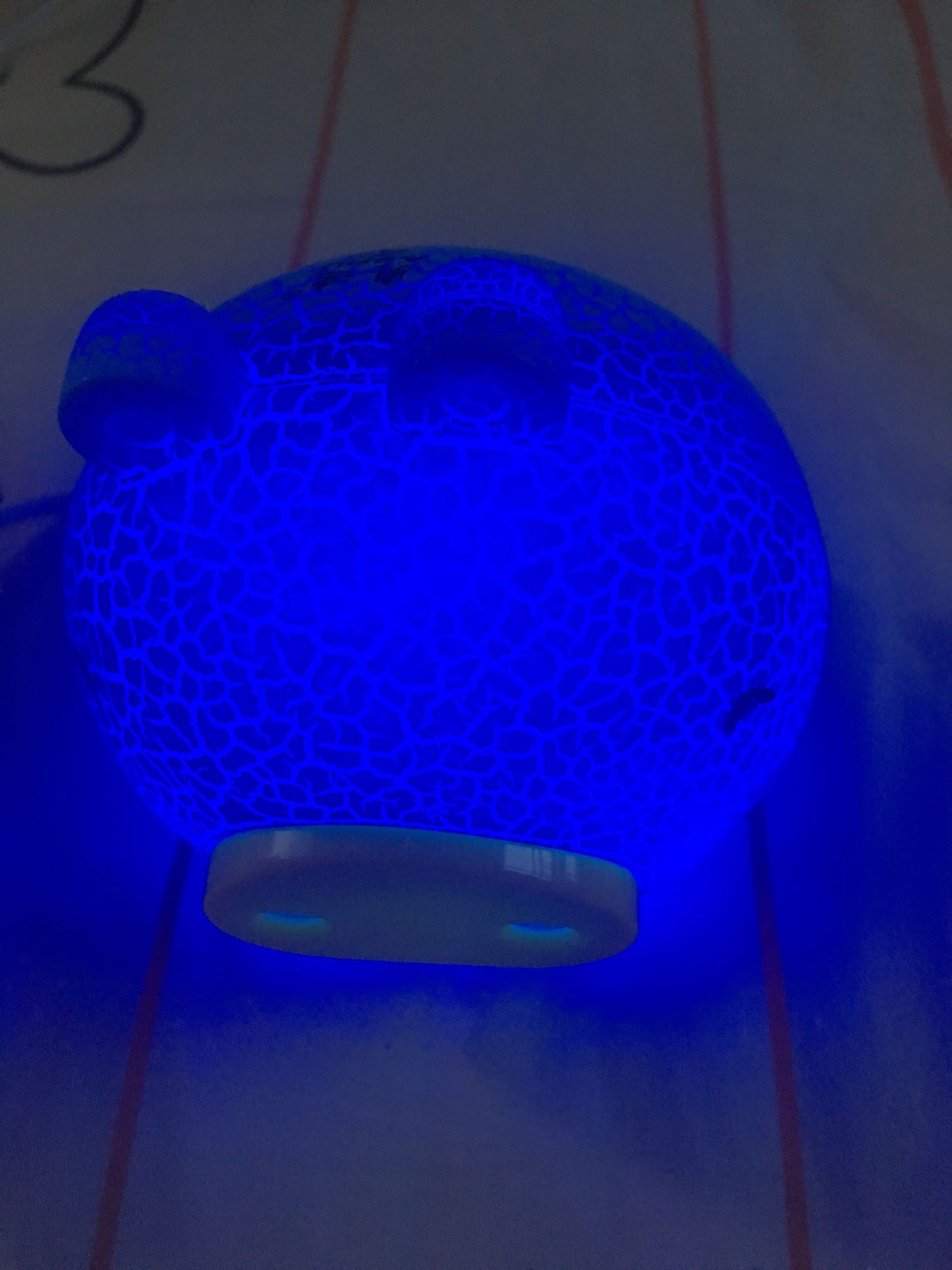 最开始买了个什么可以蓝牙的,号称低音炮,mmp的,不知道是坏的还是音质就那样,声音还时大时小,还贵,后来退了,重新拍的这个,我简直不要太满意好吗?比那个便宜多了,而且音质好棒,还带彩灯,还很可爱
